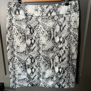 New York & Company Pencil Stretch Skirt Snake Skin Pattern 10
